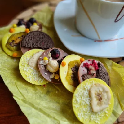 Белый со вкусом лимона и молочный шоколад